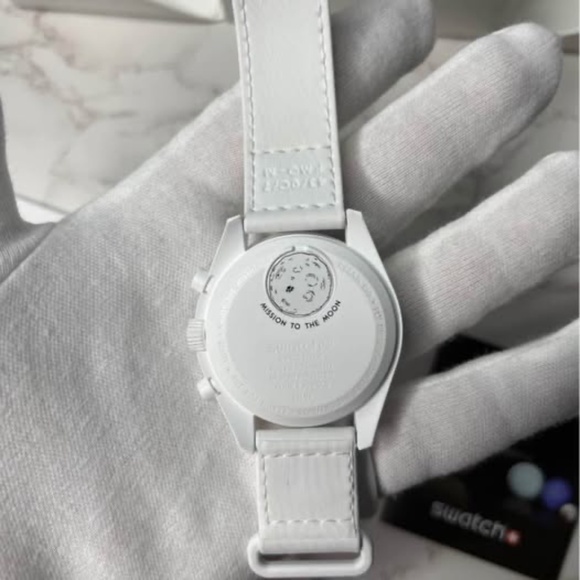 OMEGA x Swatch Mission to the Moonphase – Snoopy Edition (Full Set) - Picture 3 of 6